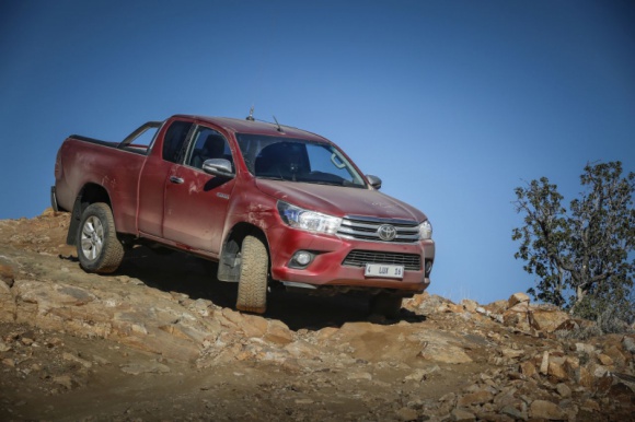 Toyota Hilux: pickup o dwóch twarzach