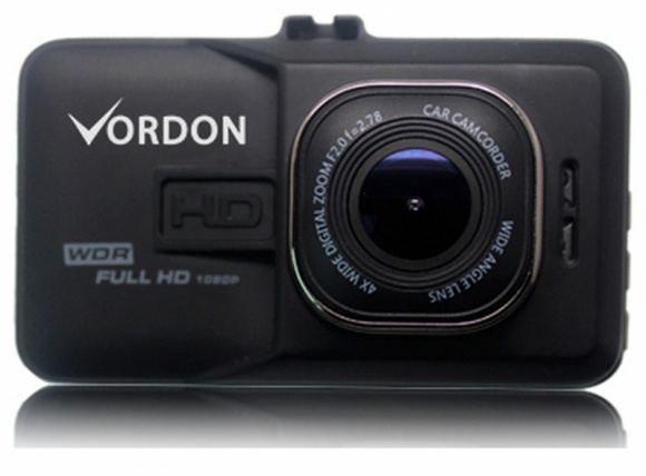 VORDON DVR-140: prosty rejestrator samochodowy dla każdego kierowcy LIFESTYLE, Motoryzacja - VORDON, producent elektronicznych akcesoriów samochodowych, przedstawia przystępny cenowo samochodowy rejestrator wideo DVR-140. Kamera nagrywa obraz Full HD, zapewnia przy tym szeroki kąt widzenia, może także działać w trybie parkingowym.