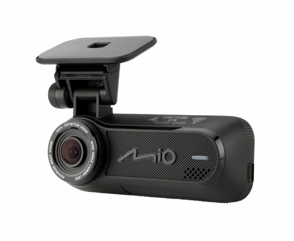 Mio MiVue J85 - wielofunkcyjny wideorejestrator samochodowy LIFESTYLE, Motoryzacja - Firma Mio wprowadza do sprzedaży MiVue J85 - kompaktowy rejestrator wideo o niezwykle bogatym zestawie funkcji. Kamera jest w całości sterowana przez aplikację na smartfony, została też wyposażona w moduł GPS, komunikację Wi-Fi i funkcję ostrzegania o fotoradarach.