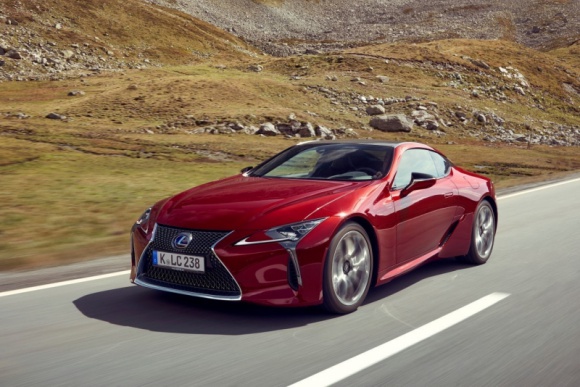 Lexus LC - ewolucja ciągle trwa LIFESTYLE, Motoryzacja - „LC nie jest jeszcze zakończonym projektem” - mówi Koji Sato, główny inżynier Lexusa LC. Sato udzielił krótkiego wywiadu, w którym zdradza, co jest tajemnicą wyjątkowości luksusowego grand tourera i odpowiada na pytanie dotyczące spodziewanego modelu LC F.