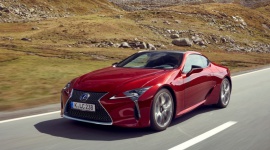 Lexus LC - ewolucja ciągle trwa LIFESTYLE, Motoryzacja - „LC nie jest jeszcze zakończonym projektem” - mówi Koji Sato, główny inżynier Lexusa LC. Sato udzielił krótkiego wywiadu, w którym zdradza, co jest tajemnicą wyjątkowości luksusowego grand tourera i odpowiada na pytanie dotyczące spodziewanego modelu LC F.