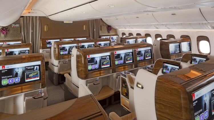 Linie Emirates zdobywają trzy nagrody branżowe FTE Asia Awards i Airlineratings.com
