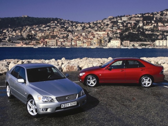 Inteligentny sportowiec z charakterem. Lexus IS ma 20 lat