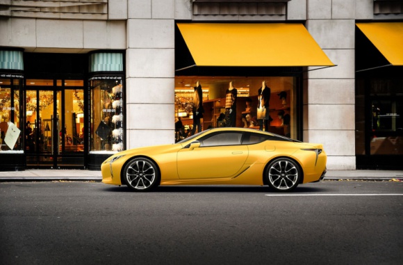 Specjalna edycja Lexusa LC w Japonii LIFESTYLE, Motoryzacja - Po prezentacji wyjątkowego Lexusa LC Inspiration Concept w amerykańskim Pebble Beach i europejskiej premierze LC Yellow Edition, Lexus wprowadza na rynek kolejną odsłonę swojego flagowego coupé w żywym, żółtym kolorze.