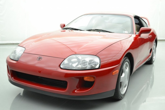 Toyota Supra 1994 sprzedana na aukcji za zawrotną sumę LIFESTYLE, Motoryzacja - Już niedługo nowa generacja Toyoty Supry trafi do salonów. Tymczasem oryginalna Supra 4. generacji z 1994 roku została sprzedana na portalu aukcyjnym Bring A Trailer za kwotę aż 121 000 dolarów, czyli ponad 450 000 zł.