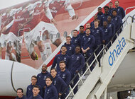 Arsenal leci na mecz towarzyski z Al Nasr Sports Club na pokładzie samolotu Emirates z wyjątkowym malowaniem sport, transport - 