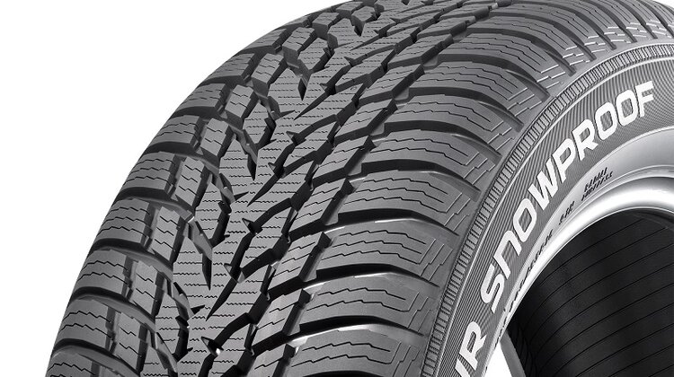 Nowe opony Nokian WR Snowproof - stworzone z myślą o kierowcach z Europy Środkowej nowe produkty/usługi, media/marketing/reklama - Nowe Nokian WR Snowproof to solidne i niezawodne opony, które gwarantują bezpieczeństwo w każdych zimowych warunkach. Stworzone specjalnie z myślą o kierowcach Europy Środkowej zapewniają pełną kontrolę nawet podczas gwałtownych opadów śniegu czy nagłych manewrów takich jak zmiana pasa ruchu na pokrytej błotem pośniegowym jezdni.