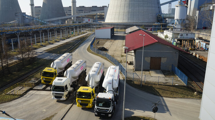 Specjalistyczna flota do transportu popiołów lotnych