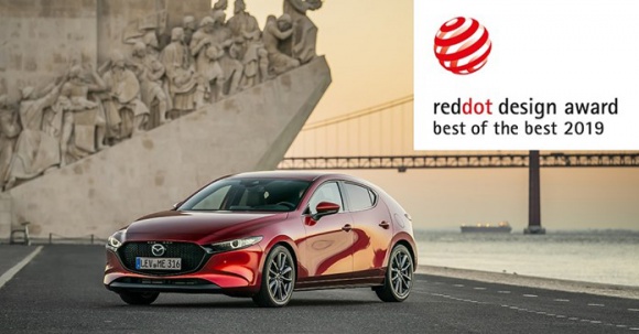 Nowa Mazda3 z najwyższym wyróżnieniem Red Dot 2019 LIFESTYLE, Motoryzacja - Nowa Mazda3 zdobyła nagrodę „Red Dot: Best of the Best” w tegorocznej edycji konkursu Red Dot na najlepiej zaprojektowane produkty.