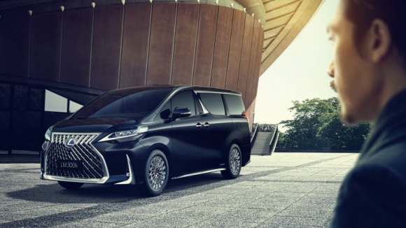 Lexus zaprezentował pierwszego minivana