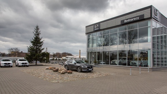 Nowy salon i serwis Mazdy w Poznaniu BIZNES, Motoryzacja - Wiosną rozpoczął działalność nowy punkt dealerski Mazda Bednarscy Poznań w Baranowie k. Poznania prowadzony przez rodzinną firmę Bednarscy.