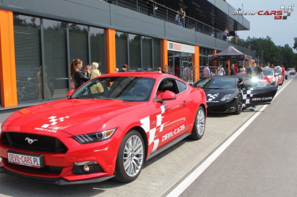 Przejedź się luksusowym autem i pomóż Warszawskiemu Hospicjum dla Dzieci LIFESTYLE, Motoryzacja - To już drugi w tym sezonie event motoryzacyjny Devil-Cars na podwarszawskich torach! Tym razem 16 czerwca na Torze Modlin będzie można przejechać się jednym z kilkunastu superdrogich aut i po raz kolejny wesprzeć Fundację Warszawskie Hospicjum dla Dzieci.