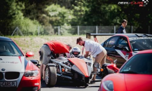 Przejedź się luksusowym autem i pomóż podopiecznym ''Obok Nas''