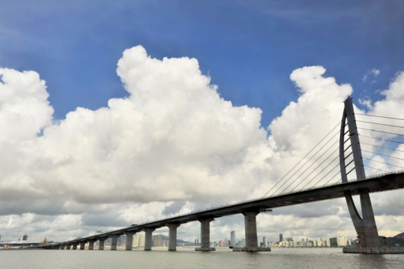 Solidna podpora najdłuższego mostu na świecie
