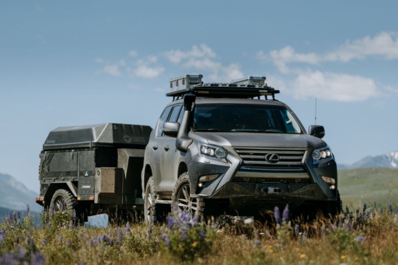 Lexus GXOR Concept - offroad w luksusie LIFESTYLE, Motoryzacja - Zwykle Lexus tworzy pojazdy koncepcyjne, aby wzbudzać emocje wśród entuzjastów, ale czasami to oni są źródłem inspiracji. Lexus GXOR, czyli GX Off-Road, jest tego idealnym przykładem.