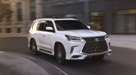 Lexus LX debiutuje w sportowym wydaniu LIFESTYLE, Motoryzacja - Największy SUV Lexusa zyskał na amerykańskim rynku nowy pakiet stylistyczny.