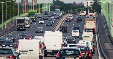 Kontrowersyjna czterdziestka piątka