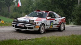 Historyczne Toyoty w Rally Legend w San Marino LIFESTYLE, Motoryzacja - Rally Legend już po raz 17. przyciągnęło entuzjastów rajdowych klasyków do miejscowości San Marino we Włoszech. Emocje wśród fanów wzbudzały Toyoty ze złotych czasów rajdowej rywalizacji jak Corolla WRC czy Celica ST 165.