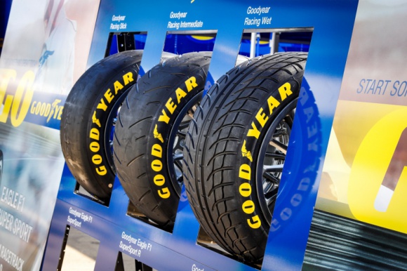 Sezon powrotu Goodyear do FIA WEC trwa. Następny przystanek Fuji w Japonii BIZNES, Motoryzacja - Po historycznym starcie w Długodystansowych Mistrzostwach Świata FIA (WEC), zespół Goodyear Racing kieruje się na wschód, aby wziąć udział w 6-godzinnym wyścigu Fuji. Znany z kapryśnej pogody i skomplikowanej budowy tor stanowi duże wyzwanie dla zespołów i konstruktorów opon.