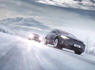 Ekspert Nokian Tyres: opony w samochodach elektrycznych wystarczą na długo styl życia, transport - Wielu kierowców woli opony całoroczne, co pozwala uniknąć konieczności kupowania drugiego zestawu felg. Trzeba jednak pamiętać, że opony zimowe zapewniają wyjątkową przyczepność na zimowych drogach. Wbrew powszechnej opinii, kierowcy pojazdów elektrycznych nie muszą obawiać się, że opony ich aut będą szybko się zużywać.