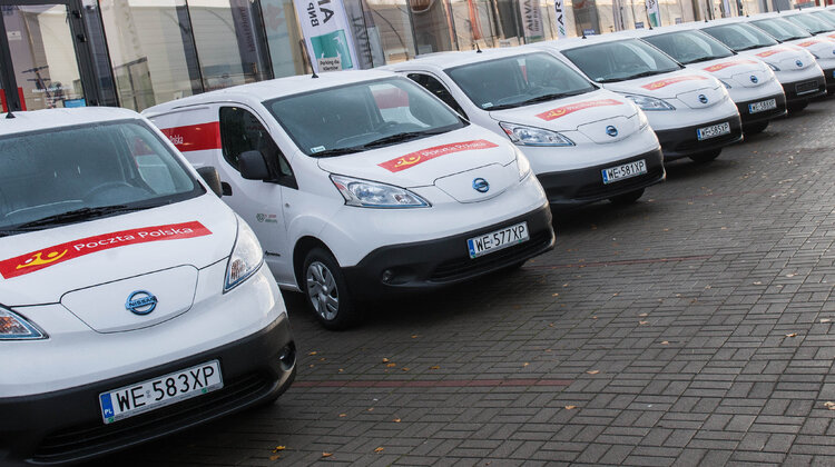 Poczta Polska stawia na elektromobilność. Do floty dołączają pierwsze dostawcze e-auta