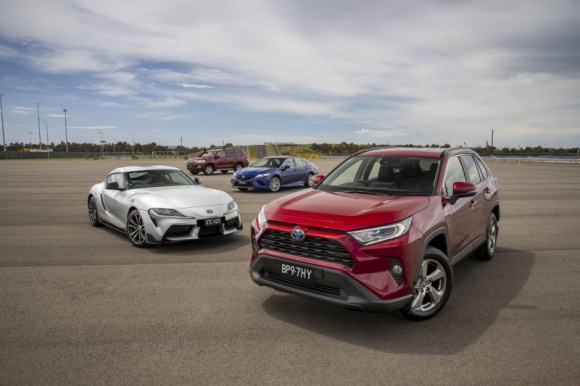 Toyota RAV4 Hybrid najlepszym samochodem na australijskim rynku LIFESTYLE, Motoryzacja - Toyota RAV4 Hybrid wygrała w konkursie Car of the Year Awards australijskiego magazynu Drive. Zdaniem jurorów jest to najlepszy samochód dostępny na tym rynku.