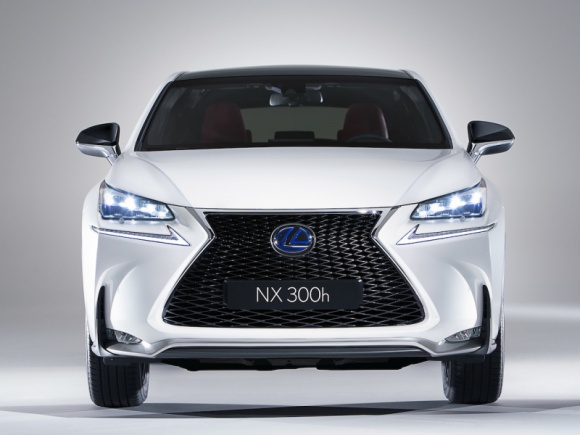 Nowy Lexus NX za półtora roku? LIFESTYLE, Motoryzacja - Najczęściej kupowany model Lexusa w Europie – SUV NX prawdopodobnie wkrótce doczeka się nowej, drugiej generacji. Najnowsze informacje sugerują obecność napędu hybrydowego plug-in i istotne zmiany we wnętrzu auta.