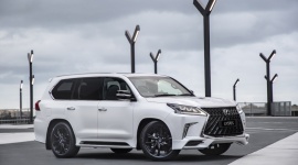 Lexus szykuje rewolucję? Nowy LX ma być zupełnie inny LIFESTYLE, Motoryzacja - Wygląda na to, że Lexus zamierza mocniej powalczyć na rynku dużych, wyjątkowo luksusowych SUV-ów. Z nadejściem kolejnej generacji model LX ma zmienić się w znacznym stopniu, być jeszcze bardziej komfortowy i konkurować z autami najdroższych producentów.