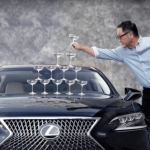 Prezydent Toyoty odtworzył legendarną reklamę Lexusa