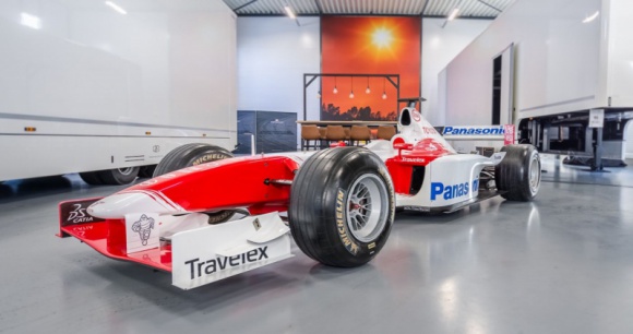 Wyścigówka z debiutu Toyoty w Formule 1 do kupienia LIFESTYLE, Motoryzacja - Na sprzedaż została wystawiona prawdziwa perła motorsportu - Toyota TF102, czyli samochód którym japońska marka zadebiutowała w wyścigach Formuły 1.