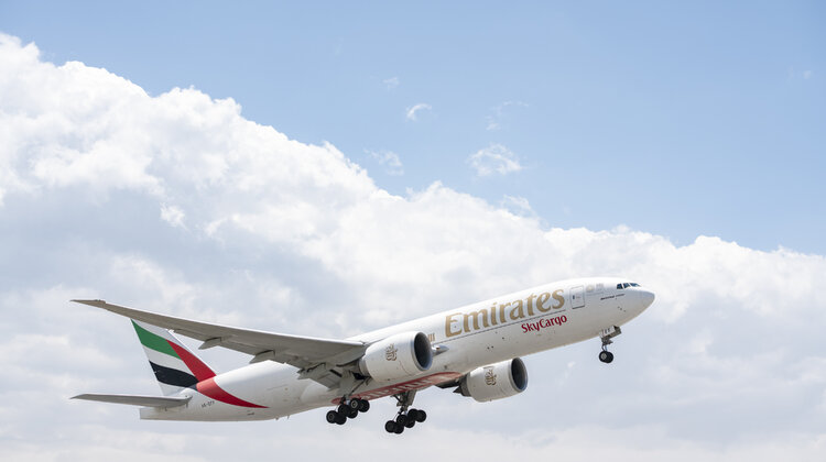 Emirates SkyCargo oferują regularne loty cargo, łącząc 6 kontynentów towary konsumpcyjne, transport - 