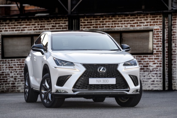 Lexus wygrywa w kolejnym rankingu BIZNES, Motoryzacja - Po zdobyciu nagrody dla najlepszego producenta w tegorocznym plebiscycie Auto Express 2020 Driver Power Survey, Lexus otrzymuje kolejną statuetkę.