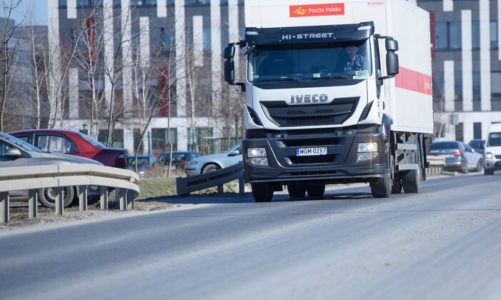 Poczta Polska przewozi środki ochrony osobistej dla placówek medycznych