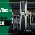 Samochód elektryczny w pakiecie z ładowarką od Arval i EVBox