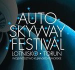 Lada chwila rozbłysną światła Auto Skyway Festival
