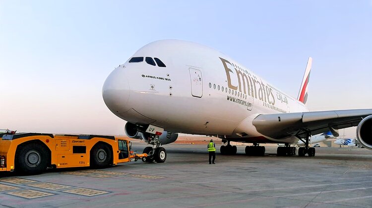 Linie Emirates wysyłają na trasę do Kantonu swój flagowy samolot A380