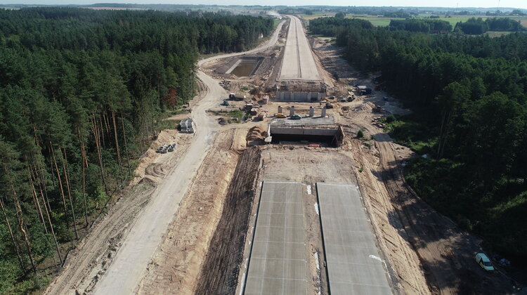 Postęp prac na budowie S61 odc. Wysokie - Raczki na półmetku budownictwo/nieruchomości, transport - 