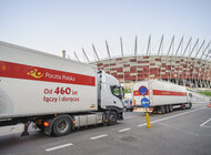 Poczta Polska wspiera budowę szpitala tymczasowego na Stadionie Narodowym zdrowie, sprawy społeczne - W poniedziałek, 19 października br., Poczta Polska zrealizowała dostawę 120 palet z łóżkami niezbędnymi do zorganizowania na Stadionie Narodowym w Warszawie szpitala tymczasowego. Dzisiejsza akcja to kolejny wyraz wsparcia Narodowego Operatora Pocztowego, będącego największą firmą logistyczną w kraju, dla instytucji walczących z pandemią koronawirusa.