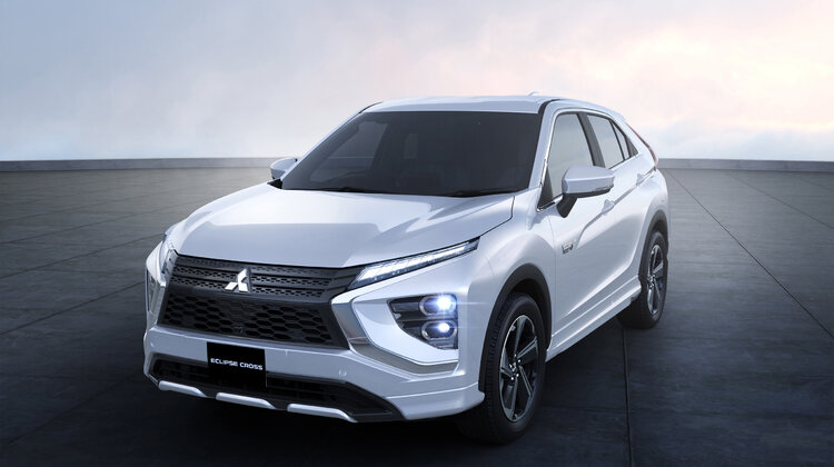 Światowa premiera Mitsubishi Eclipse Cross PHEV nowe produkty/usługi, przemysł ciężki - Firma MITSUBISHI MOTORS CORPORATION (MMC) zaprezentowała dzisiaj odnowiony model ECLIPSE CROSS - SUV-a wyróżniającego się eleganckim, sportowym wyglądem, znakomitym prowadzeniem i podwyższonym komfortem jazdy. Model ten będzie w Europie oferowany z hybrydowym układem napędowym plug-in (PHEV), aby spełnić zróżnicowane potrzeby klientów, którzy szukają alternatywy bardziej zrównoważonej środowiskowo.