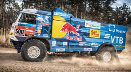 KAMAZ-master i Goodyear gotowi zwyciężyć w Rajdzie Dakar BIZNES, Motoryzacja - Goodyear przedłużył współpracę z zespołem KAMAZ-master jako oficjalny dostawca opon. Obaj partnerzy z niecierpliwością oczekują dalszej udanej współpracy i kolejnego miejsca na podium w Rajdzie Dakar.