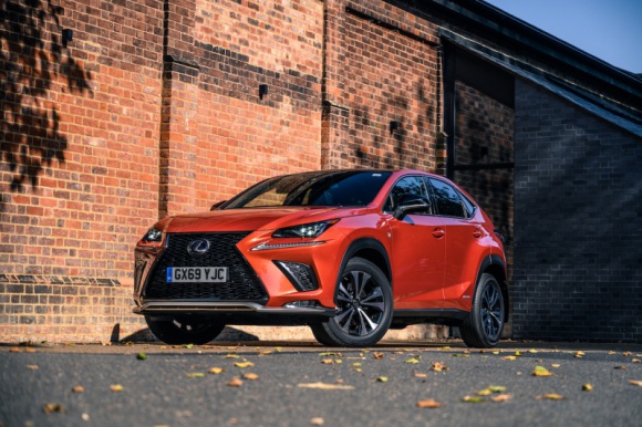 Nowy Lexus NX przyłapany w trakcie testów. Debiut jeszcze w tym roku? Motoryzacja, LIFESTYLE - Coraz więcej mówi się o nowej generacji jednego z najpopularniejszych modeli Lexusa na europejskim rynku – SUV-a NX.