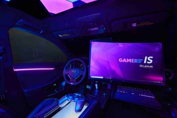 Gamers' IS - samochód stworzony przez Lexusa i graczy Motoryzacja, LIFESTYLE - Lexus pokazał nowego koncepcyjnego sedana IS dla graczy, który stanowi idealną przestrzeń do grania.