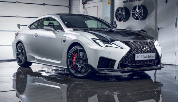 Brytyjczycy przygotowali specjalnego Lexusa RC F Motoryzacja, LIFESTYLE - Lexus RC F to model sam w sobie wyjątkowy. W salonach niewielu marek znajdziemy dziś sportowe coupé z napędem na tył i potężnym, wolnossącym silnikiem V8.