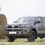 Te cechy dakarowej Toyoty Hilux robią wrażenie