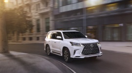 Lexus - obrońca wolnossącej V-ósemki Motoryzacja, LIFESTYLE - Coraz bardziej restrykcyjne normy emisji spalin sprawiają, że silniki V8 stopniowo znikają ze świata motoryzacji. A te w tradycyjnym, wolnossącym wydaniu można śmiało nazwać wymierającym gatunkiem.