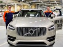 Volvo sprzedaje coraz więcej samochodów i wprowadza trzecią zmianę w szwedzkiej fabryce