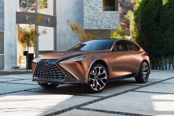 Jeszcze jeden SUV Lexusa Motoryzacja, LIFESTYLE - Koncepcyjne modele Lexusa pozwalają spojrzeć w przyszłość. Produkcyjne auta japońskiej marki często są równie odważne i futurystyczne, co ich studyjni protoplaści.