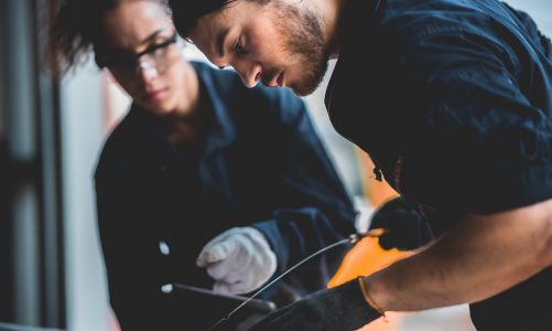 Zostań mechanikiem w autoryzowanych salonach BMW